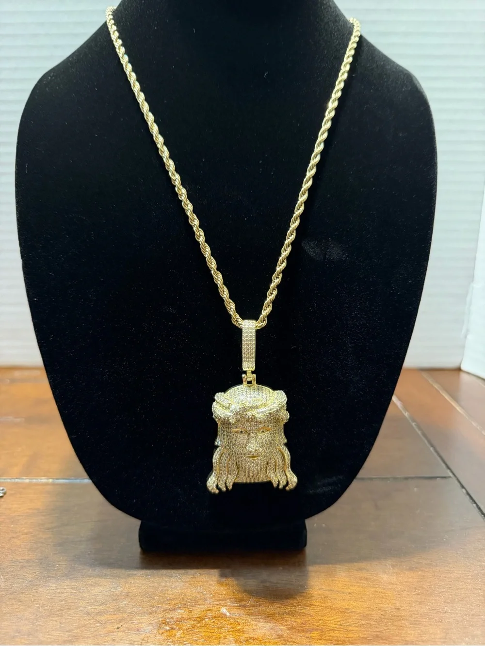 N/A combines any jewelry